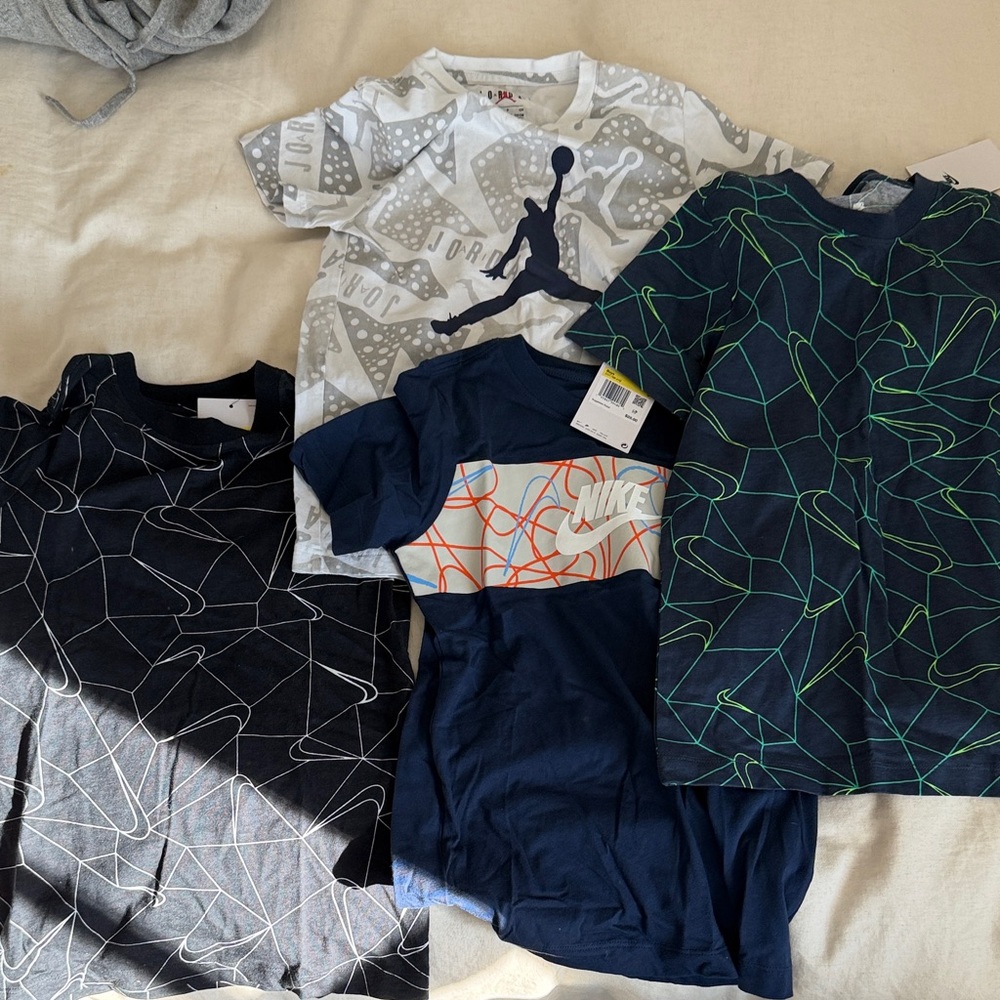 Nike Kids T-Shirt Set - Black, White, Navy, and Green